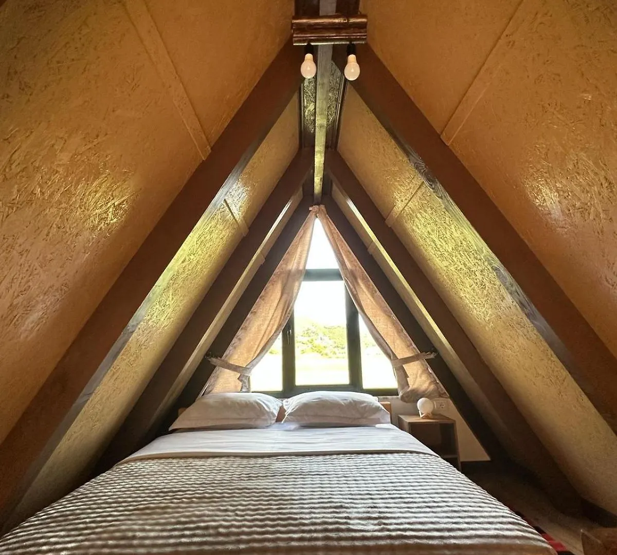 Rent Cabin Miri Shkoder