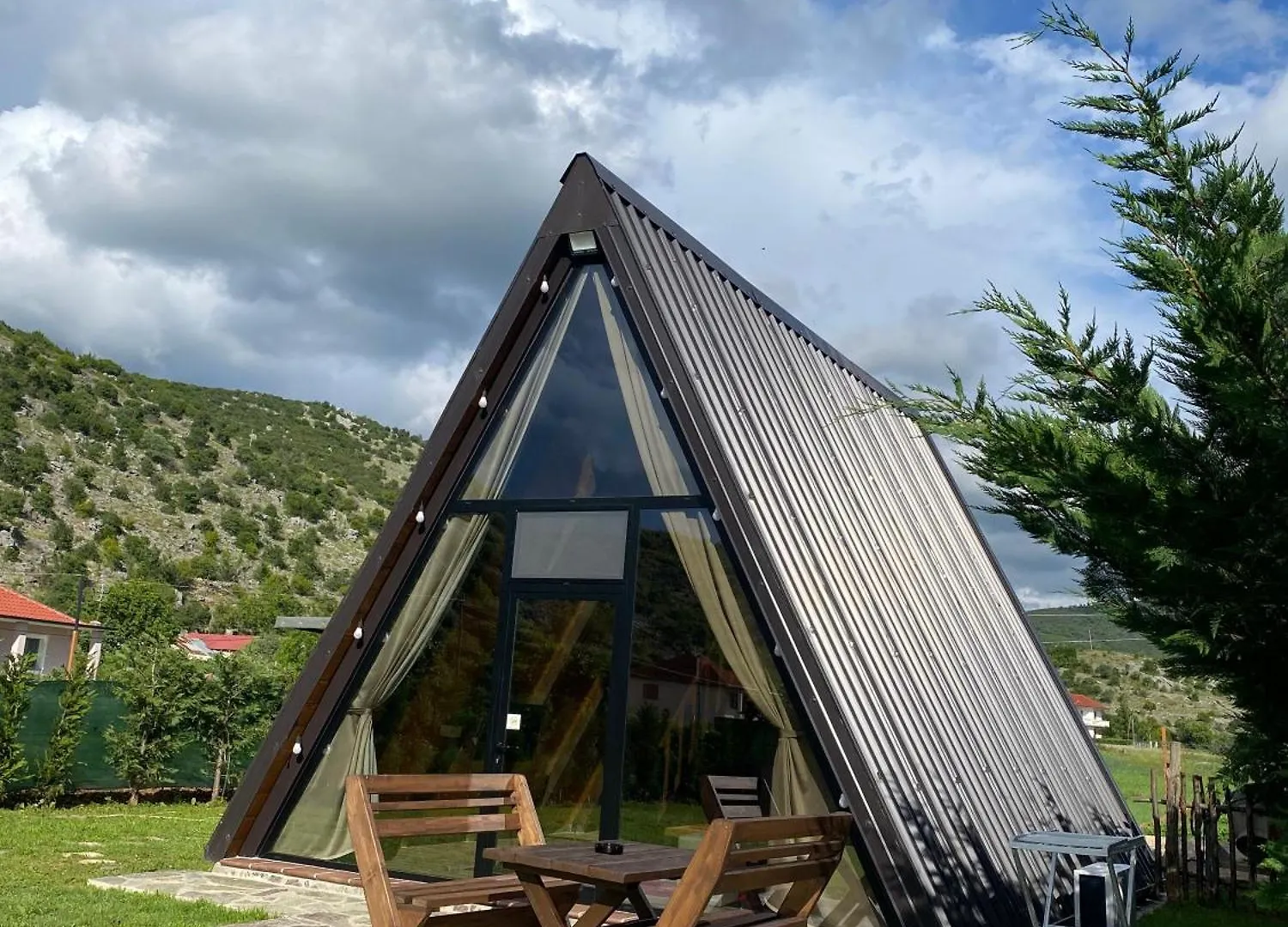 Rent Cabin Miri Shkoder Homestay